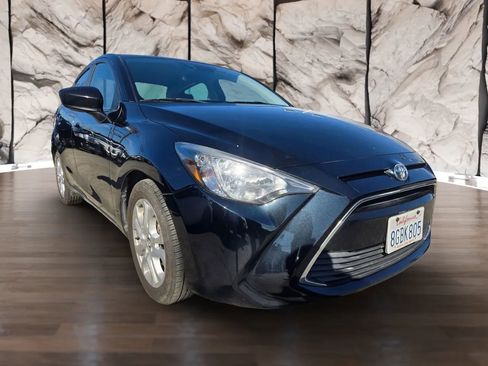 Used 2018 Toyota Yaris iA image 3