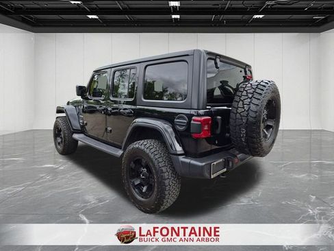 Used 2018 Jeep Wrangler Unlimited Sahara AWD/4WD image 3