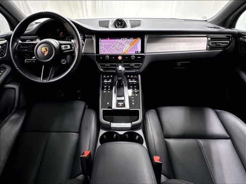 Used 2026 Porsche Macan AWD/4WD image 16
