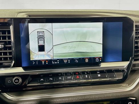 Used 2025 Chevrolet Silverado 1500 High Country AWD/4WD image 41