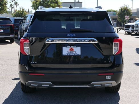Used 2023 Ford Explorer XLT w/ Equipment Group 202A RWD image 4