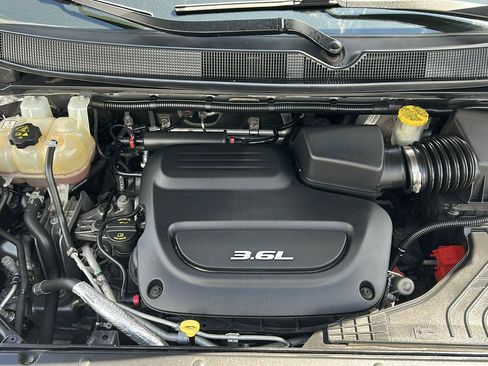 Used 2017 Chrysler Pacifica Touring FWD image 29