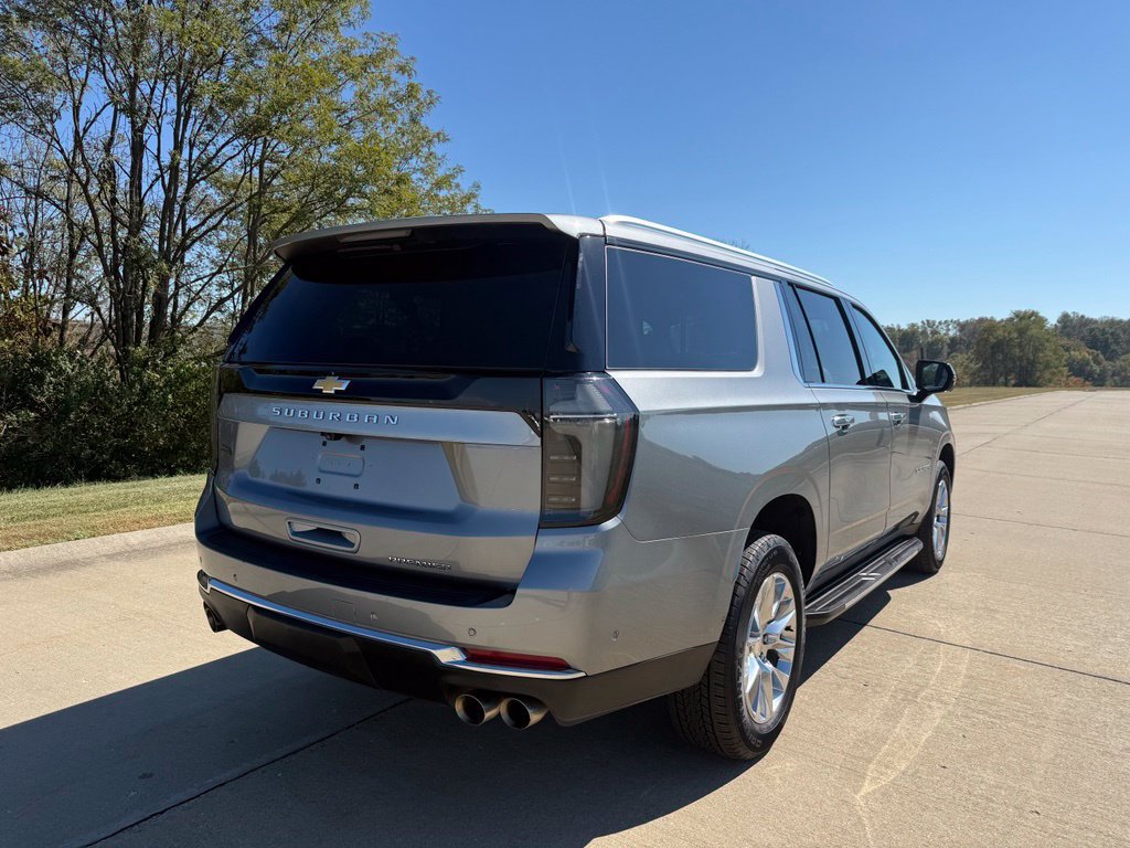 Used 2026 Chevrolet Suburban Premier AWD/4WD image 3