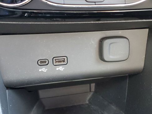 Used 2025 Buick Encore GX Sport Touring image 30