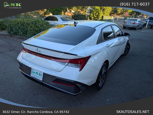 Used 2025 Hyundai Elantra SEL FWD image 5