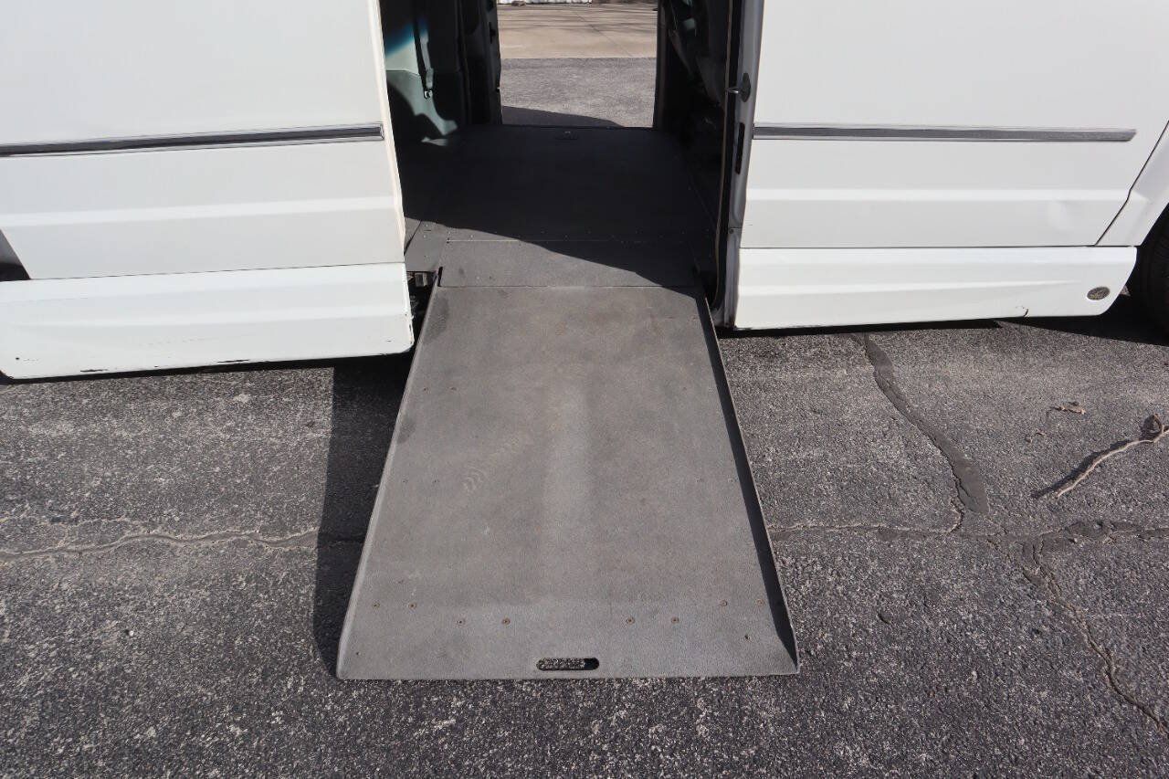 Used 2010 Chrysler Town & Country Touring FWD image 22