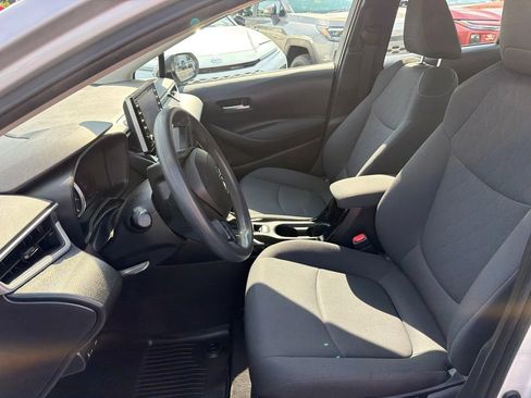 Used 2020 Toyota Corolla LE FWD image 18