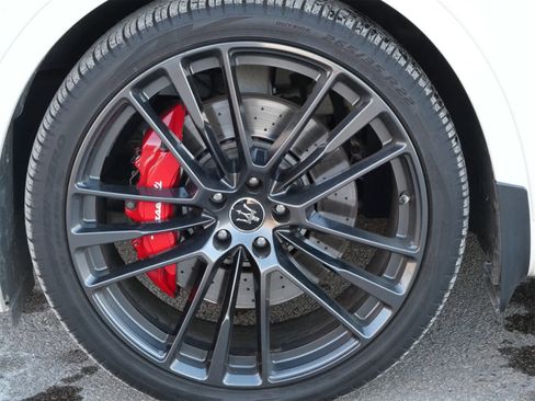 Used 2022 Maserati Levante Trofeo image 7