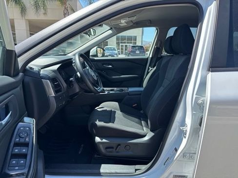 Used 2024 Nissan Rogue SV AWD/4WD image 5