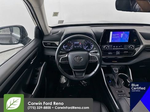 Used 2023 Toyota Highlander XLE AWD/4WD image 25