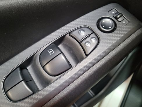 Used 2025 Nissan Altima 2.5 SV FWD image 27