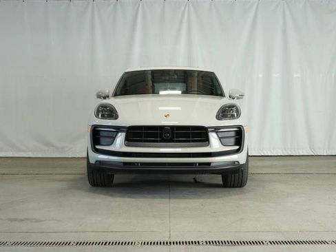Certified 2025 Porsche Macan image 10