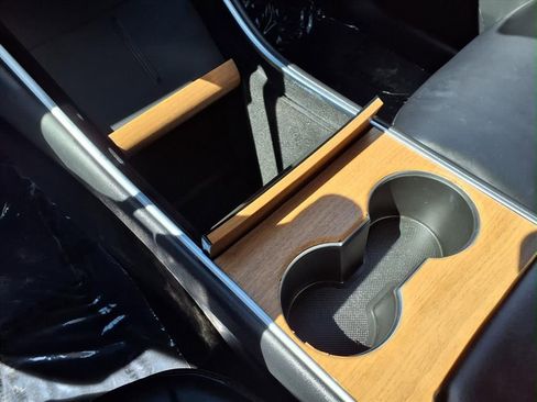 Used 2021 Tesla Model Y Long Range AWD/4WD image 24