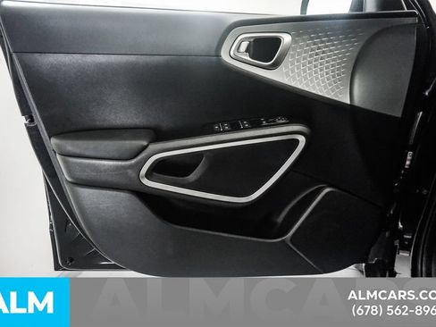 Used 2025 Kia Soul LX w/ LX Technology Package FWD image 37
