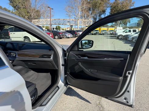 Used 2019 BMW 530e w/ Premium Package RWD image 23