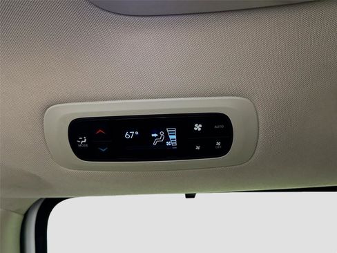 Used 2023 Chrysler Pacifica Touring-L image 24