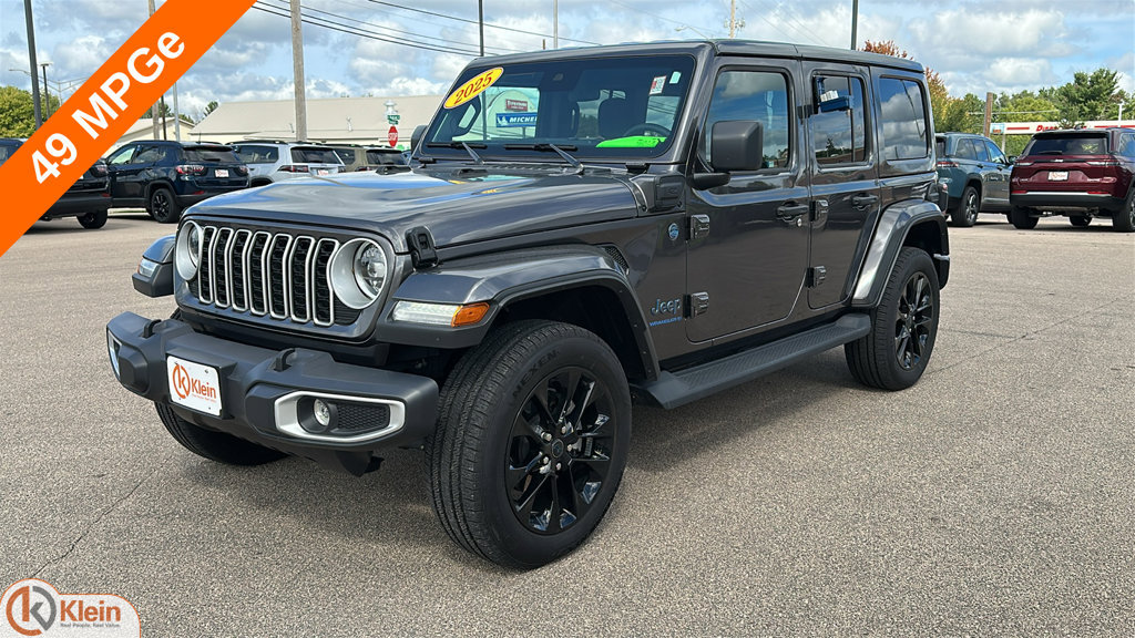 Used 2025 Jeep Wrangler Unlimited Sahara AWD/4WD image 3