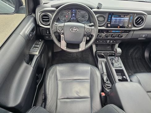 Used 2018 Toyota Tacoma TRD Off-Road AWD/4WD image 15