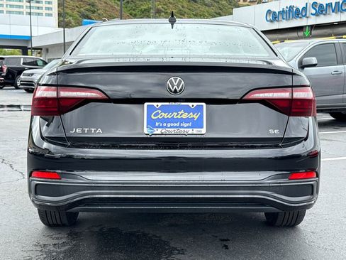 Used 2024 Volkswagen Jetta SE FWD image 9
