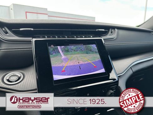 Used 2023 Jeep Grand Cherokee Altitude AWD/4WD image 10