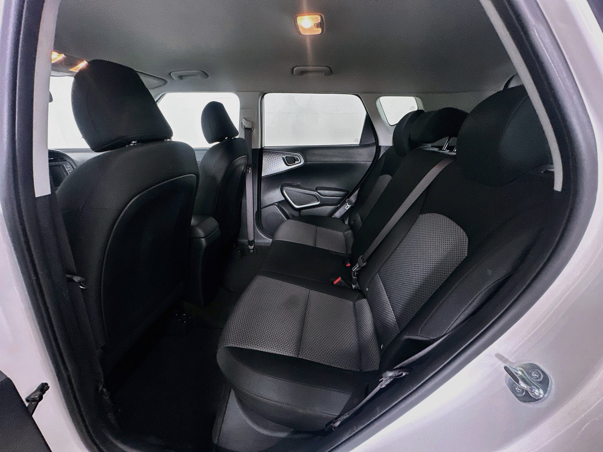 Used 2025 Kia Soul LX w/ LX Technology Package FWD image 26