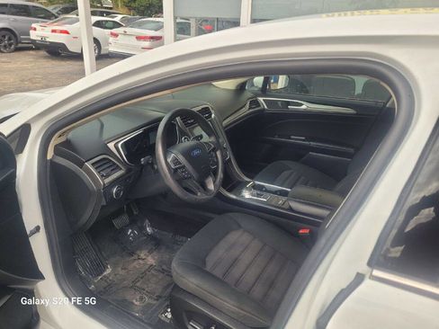 Used 2019 Ford Fusion SE image 9