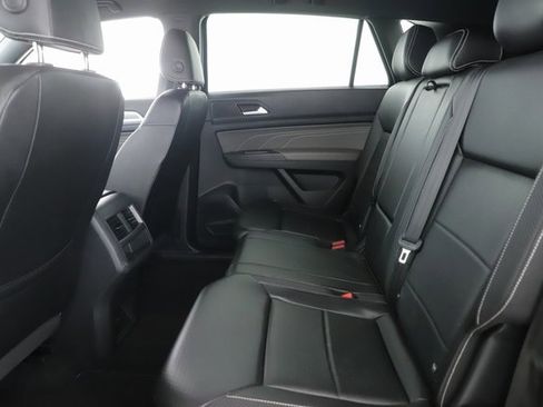 Used 2022 Volkswagen Atlas Cross Sport SE image 28