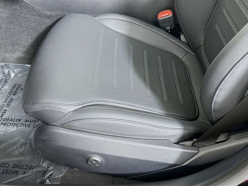 Used 2025 Mercedes-Benz C 300 4MATIC Sedan image 18