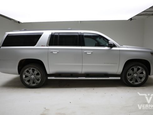 Used 2016 Chevrolet Suburban LT w/ Luxury Package image 5