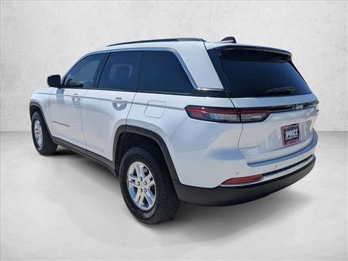 Used 2025 Jeep Grand Cherokee Laredo w/ MOPAR Finishing Package image 8