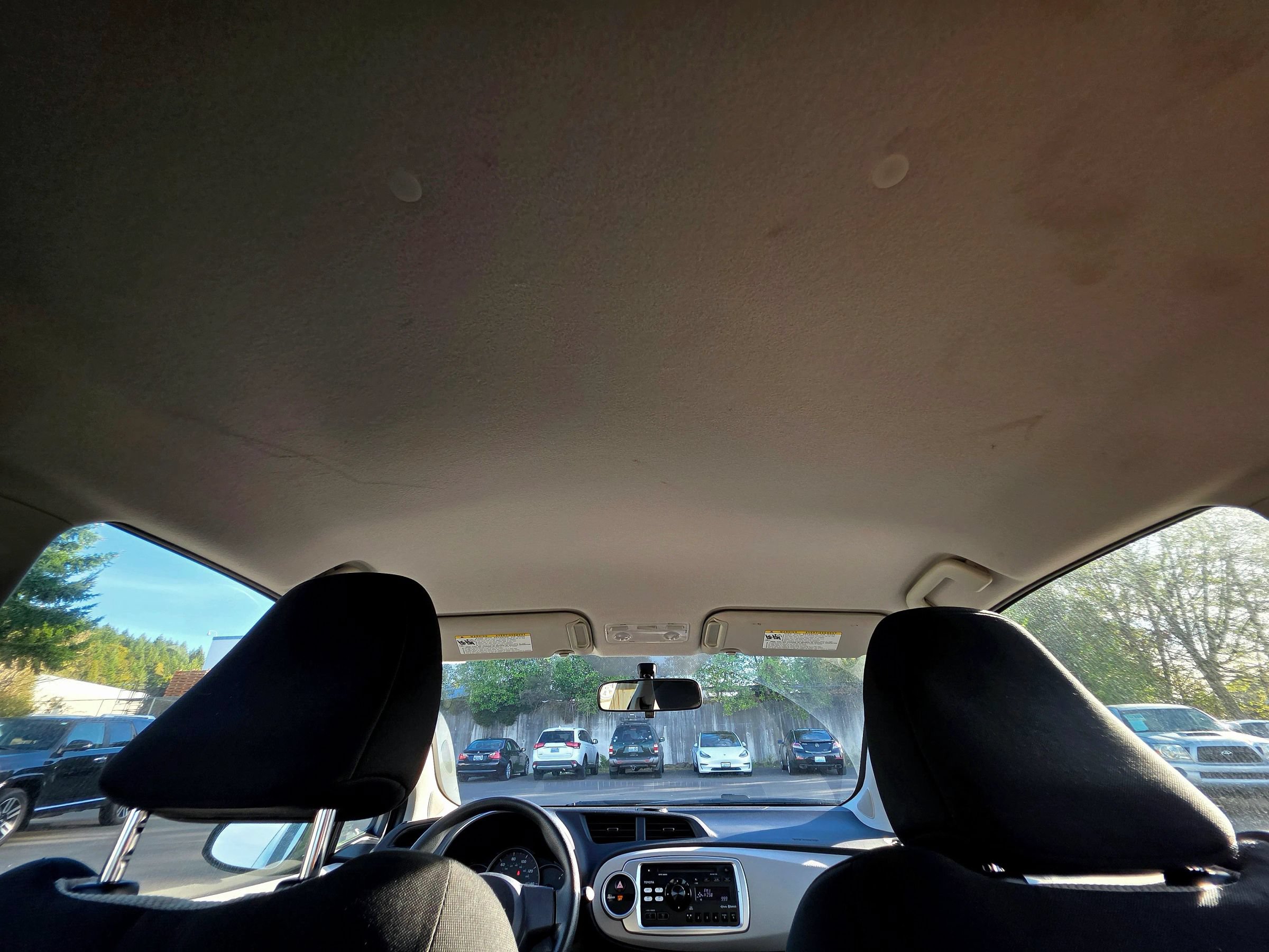 Used 2013 Toyota Yaris L FWD image 35