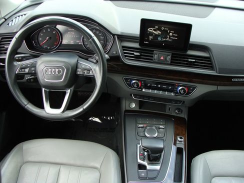 Used 2019 Audi Q5 2.0T Premium w/ Convenience Package image 9