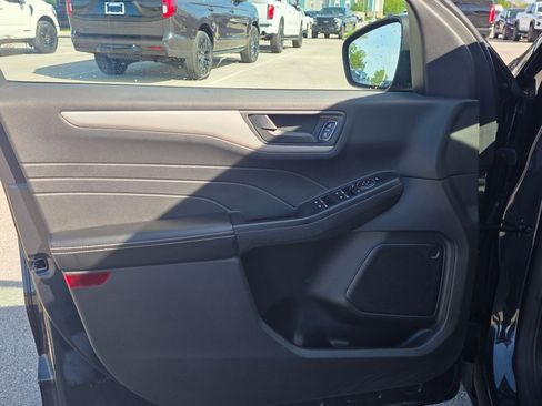 Used 2022 Ford Escape SE w/ Cold Weather Package image 19