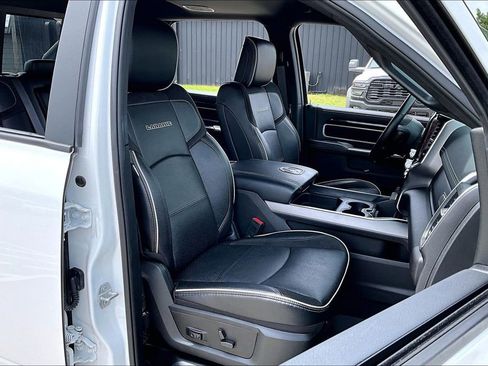 Used 2022 RAM 2500 Laramie w/ Night Edition AWD/4WD image 7