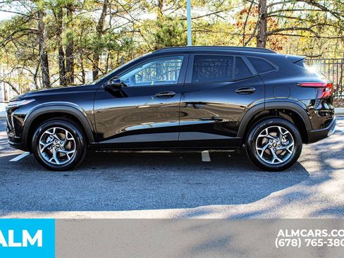 Used 2025 Chevrolet Trax LT w/ LT Convenience Package image 7