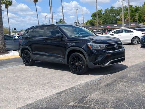 Certified 2023 Volkswagen Taos SE w/ Black Wheel Package image 2