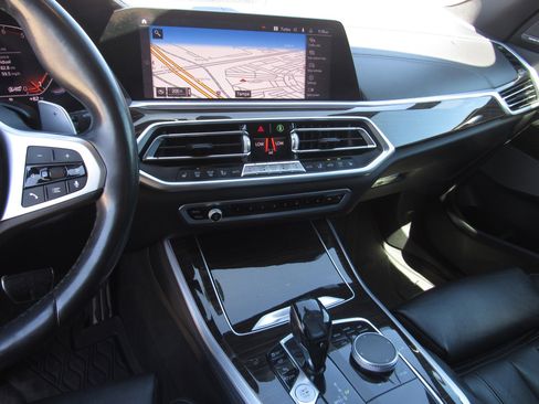 Used 2020 BMW X5 xDrive40i w/ M Sport Package image 19