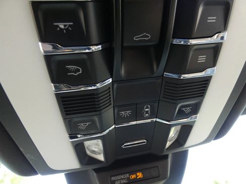 Used 2018 Porsche Macan Sport Edition image 74