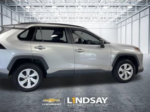 Used 2021 Toyota RAV4 LE w/ Carpet Mat Package (TMS) AWD/4WD image 4