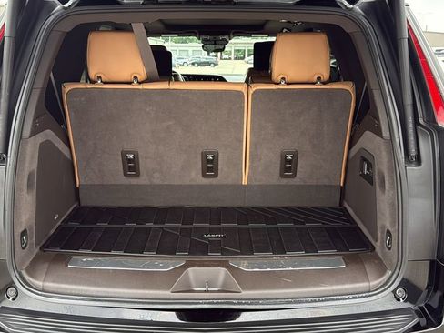 Used 2021 Cadillac Escalade Premium Luxury w/ Driver Assist Tech Package AWD/4WD image 30