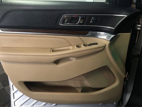 Used 2016 Ford Explorer Limited image 17