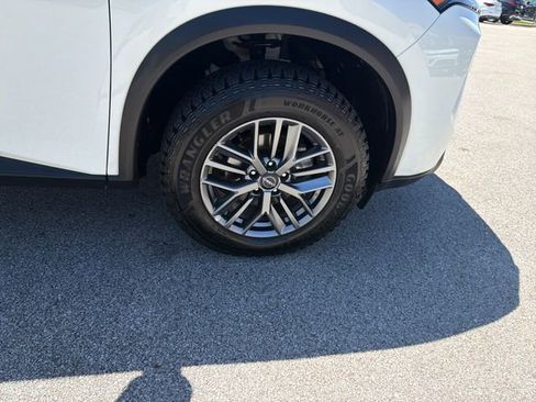 Used 2024 Nissan Rogue S image 40