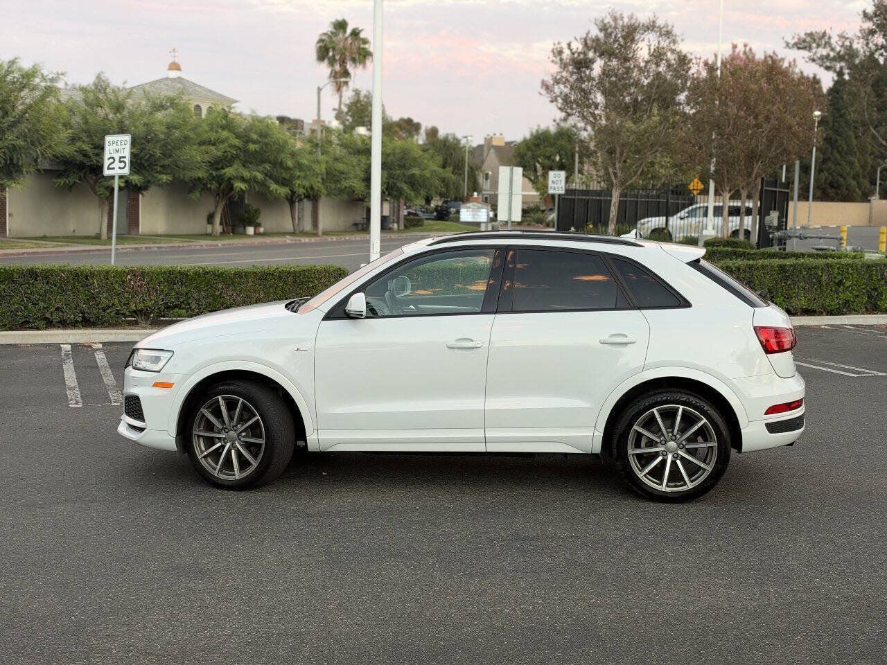 Used 2018 Audi Q3 2.0T Premium Plus w/ Premium Plus Package AWD/4WD image 2
