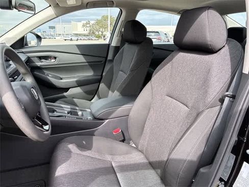 Used 2025 Honda Accord SE image 17