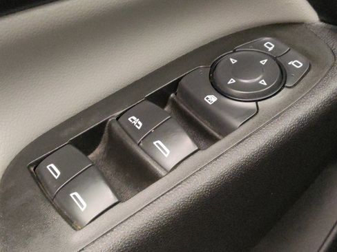 Used 2020 Chevrolet Equinox LS FWD image 27