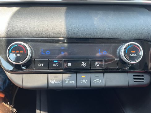Used 2025 Hyundai Elantra Hybrid FWD image 24
