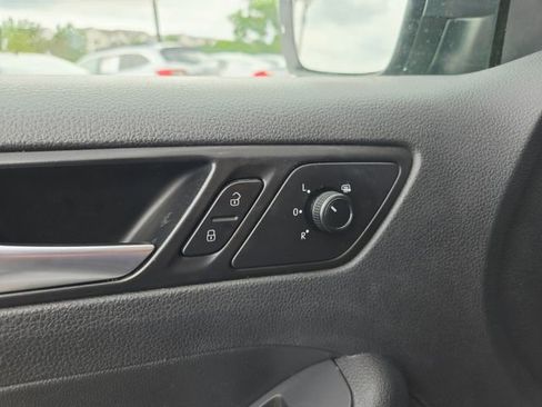 Used 2017 Volkswagen Jetta SE FWD image 33