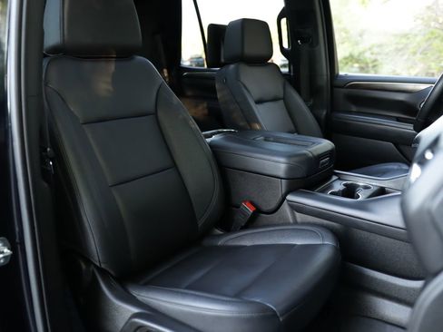 Used 2023 Chevrolet Tahoe Z71 w/ Luxury Package AWD/4WD image 37