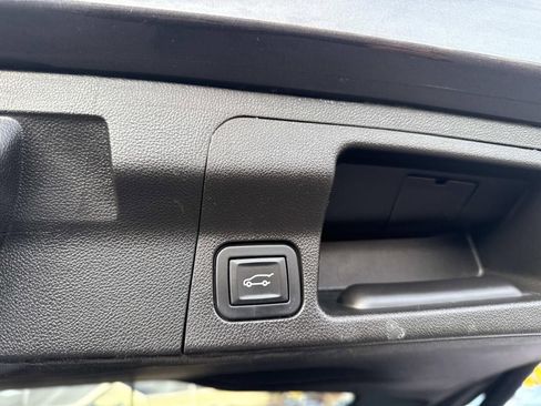 Used 2018 GMC Acadia SLE w/ Driver Alert Package I image 8