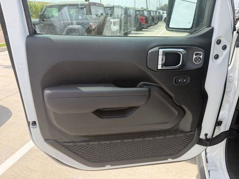 New 2026 Jeep Gladiator Rubicon AWD/4WD image 13